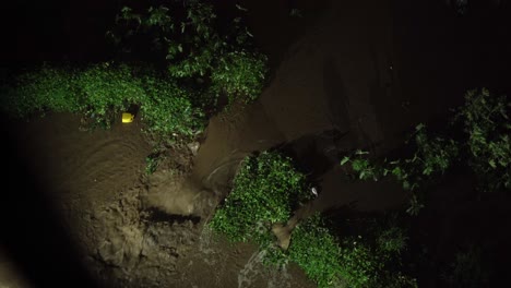 El-Agua-Inundada-Que-Brota-A-Través-De-Walles-Necural-Calamity-India-Maharashtra-Kashimira-Mira-Road