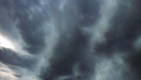 Una-Tormenta-Que-Ocurrirá-Cuando-Las-Nubes-Estén-Oscuras
