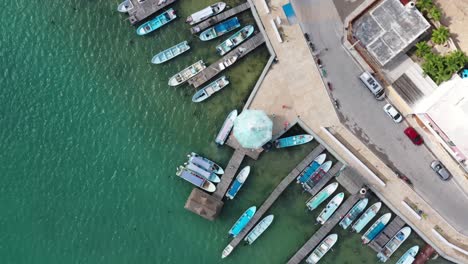 Aerial-view-of-boats