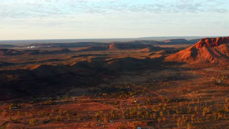 Panorama-Of-The-West-MacDonnell-Ranges-Amidst-The-Vast-Desert-In-Alice-Springs,-Australia