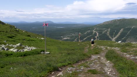 Summer-Hiking-in-scenic-Jämtland,-Sweden,-High-elevation