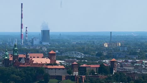 Zeitraffer-Des-Kraftwerks-Bełchatow,-Des-Weltgrößten-Kohlenstoffverschmutzenden-Kühlkraftwerks
