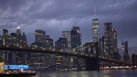 Manhattan-skyline-with-Brooklyn-bridge-in-frame