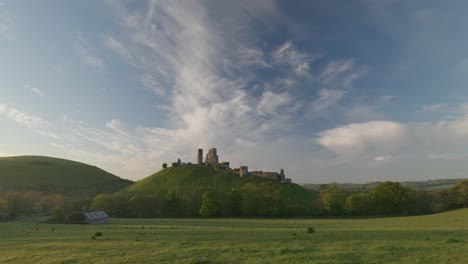 Dramatic-shot-of-Corfe-Castle-and-surrounding-English-countryside