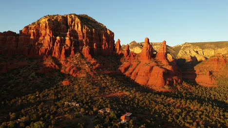 Popular-Rock-Formations-Of-Two-Nuns-From-Chicken-Point-Overlook-At-Sunset-In-Sedona,-Arizona,-USA