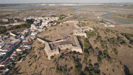 Kreisförmiger-Schwenk-Aus-Der-Luft,-Fort-Von-Sao-Sebastiao-In-Der-Alten-Stadt-Von-Castro-Marim,-Algarve,-Portugal