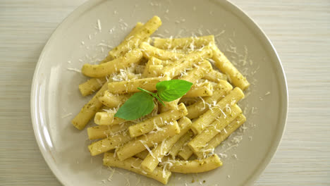 Pasta-Al-Pesto-Rigatoni-Con-Queso-Parmesano---Comida-Italiana-Y-Comida-Vegetariana