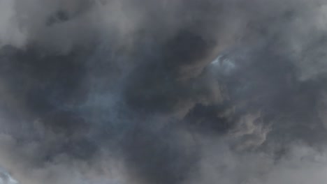 Punto-De-Vista-Oscuro-Nubes-Cumulonimbus-Tormenta