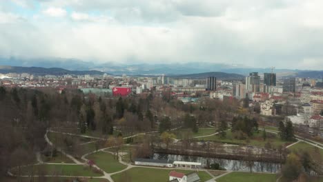 Luftbild-Von-Ljubljana,-Der-Hauptstadt-Sloweniens-An-Einem-Bewölkten-Tag