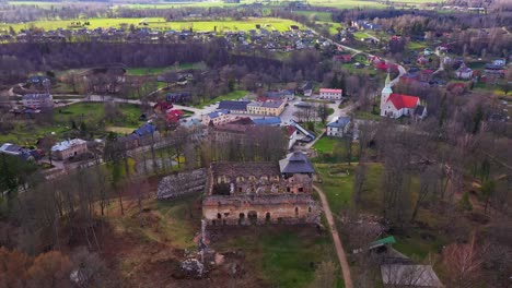 Ruinen-Der-Burg-Rauna-In-Der-Nähe-Des-Dorfes-Rauna-In-Lettland