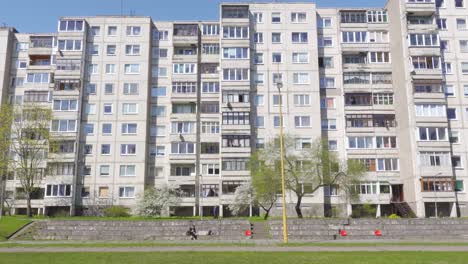Primavera-En-Una-Ciudad-Industrial-Planificada-Soviética-Visaginas,-Lituania