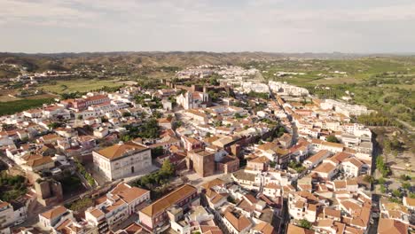 Orbiting-shot-of-Silves-Cathedral-and-Silves-cityscape