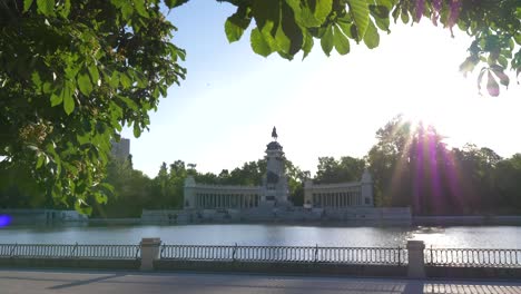 Retiro-Lake-on-a-Summers-Morning-with-Lens-Flare