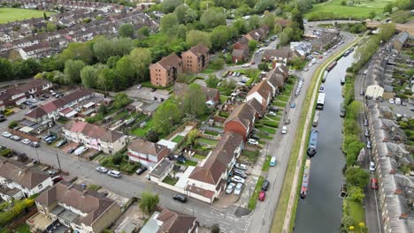 Enfield-Schleuse,-Kanal-Und-Wohnsiedlung-Nord-London-Luftaufnahmen