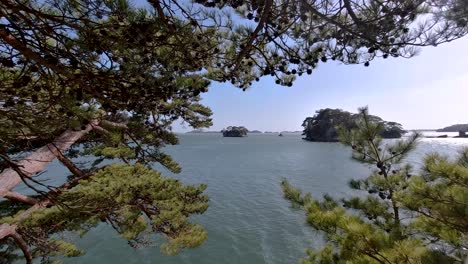 Blick-Auf-Das-Offene-Meer-In-Der-Bucht-Von-Matsushima-Mit-Kleinen-Inseln