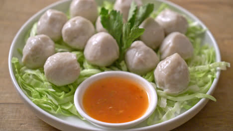 Boiled-Fish-Balls-with-Spicy-Dipping-Sauce