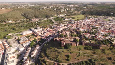 Ciudad-Fortificada-Medieval-Amurallada-De-Silves,-Algarve