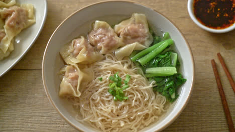 egg-noodles-with-pork-wonton-soup-or-pork-dumplings-soup-and-vegetable---Asian-food-style