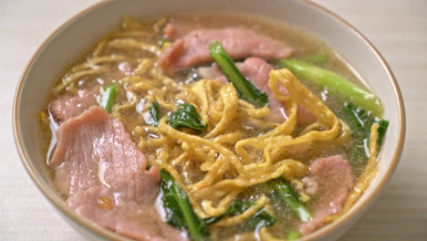 Crispy-noodles-with-Pork-in-Gravy-Sauce---Asian-food-style