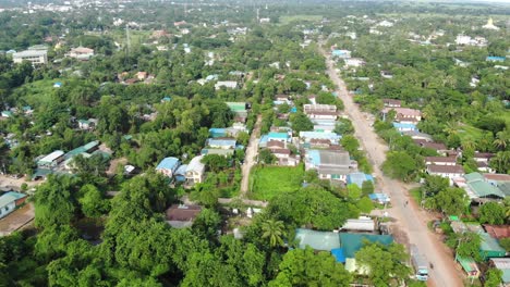 Drohne-Fliegt-über-Die-Straßen-Von-Bago-In-Myanmar