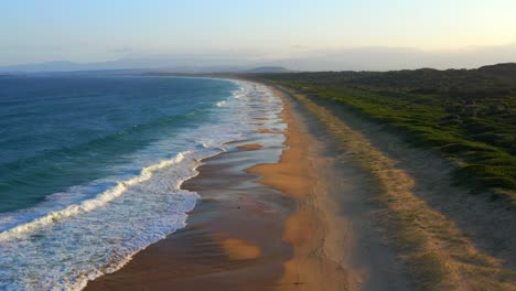Pintoresca-Playa-Natural-Salvaje-En-Wollongong,-Nsw-Australia---Toma-Aérea