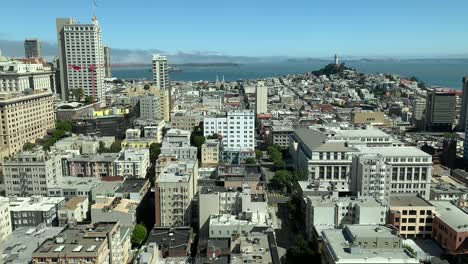 Einspielung-Des-Stadtbildes-Von-San-Francisco---Blick-Auf-Die-Bucht-Von-Einem-Hochhaus