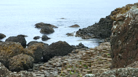 Giant’s-Causeway-rock-formation-and-geo-tourism-attraction,-Northern-Ireland