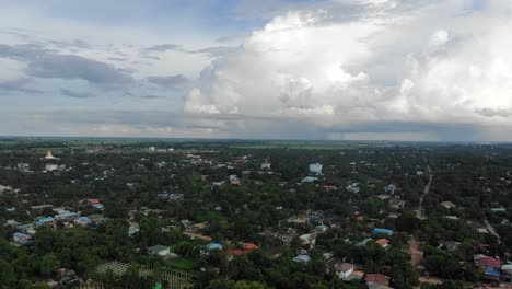 Drone-Volando-Sobre-La-Histórica-Ciudad-De-Bago-En-Myanmar
