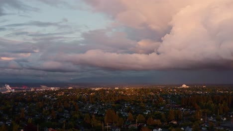 Dark-Stormy-Clouds-Over-The-Cityscape-Of-Tacoma,-Washington