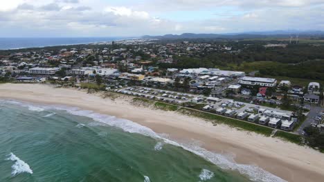 Beachfront-Lodging-At-Kingscliff-Beach-Caravan-Park-In-New-South-Wales,-Australia