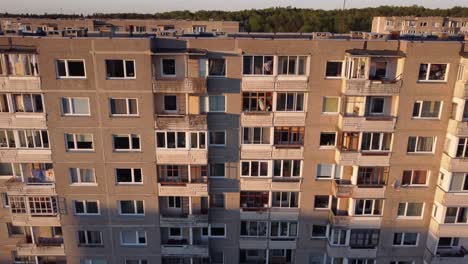 Side-Panning-Shot-of-a-Soviet-Residential-Building-in-Fabijoniskes,-Vilnius,-Lithuania,-HBO-filming-location
