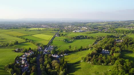 Luftpanoramablick-über-Die-Schottische-Grüne-Wunderschöne-Landschaft