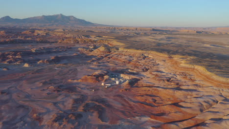 Mars-forschungsstation-In-Der-Wüste-In-Der-Nähe-Von-Hanksville-Und-Landschaft-Bei-Sonnenaufgang
