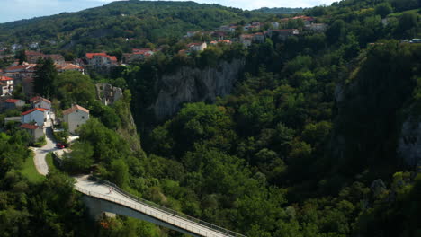 Bridge-Over-Pazin-Cave-With-Houses-On-Cliffside-In-Pazin,-Istria,-Croatia