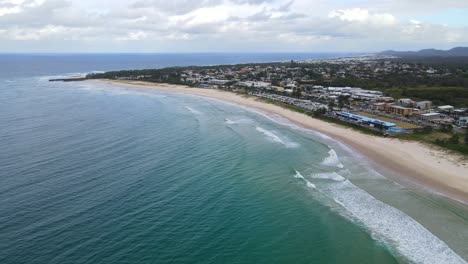 Turquoise-Blue-Water-Of-The-Kingscliff-Beach-In-Australian-State-Of-New-South-Wales