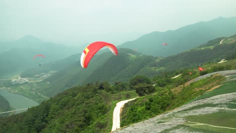 Paragliding-against-mountains