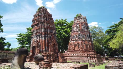 Pan-Shot:-Buddhistischer-Tempel-In-Der-Alten-Historischen-Stadt-Ayutthaya-Thailand