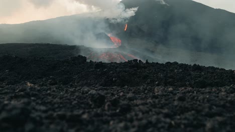 Rauch,-Lavaströme,-Die-Aus-Dem-Vulkanausbruch-Des-Vulkans-Pacaya-In-Guatemala-Kommen