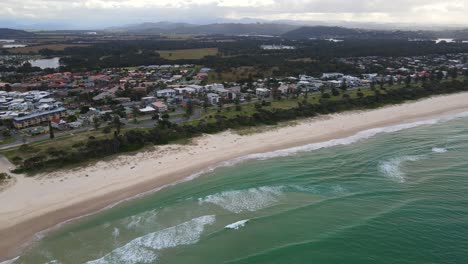 Scenery-Of-The-Beach-And-The-Coastal-Town-Of-Kingscliff-At-Daytime-In-New-South-Wales,-Australia