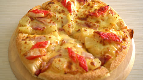ham-and-crab-stick-pizza-or-Hawaiian-pizza