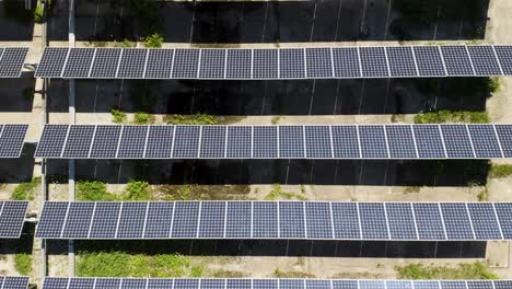 Organisierte-Reihe-Von-Sonnenkollektoren,-Die-Grüne,-Saubere,-Erneuerbare-Energie-Produzieren,-Um-Die-Globale-Erwärmung-Zu-Stoppen