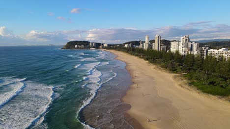 Beautiful-Scenery-Of-The-Highrise-Structures-At-The-Sandy-Beach-Of-Burleigh-Heads-National-Park-In-Australia