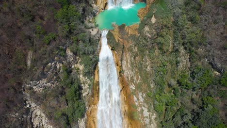Aerial:-tall-El-Chiflon-Waterfall-in-Chiapas-Mexico,-4K-pull-away-reveal