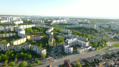 Vista-Aérea-De-Los-Edificios-Del-Barrio-De-Zaspa-Y-La-Urbanización-En-La-Ciudad-De-Gdansk,-Polonia