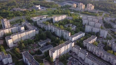 AERIAL-Orbiting-Shot-of-a-Soviet-Planned-Labyrinth-like-District-Seskine-in-Vilnius,-Lithuania