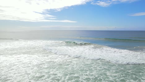 Big-Ocean-Waves-At-The-Beachfront-In-Burleigh-Heads-National-Park-In-Queensland,-Australia
