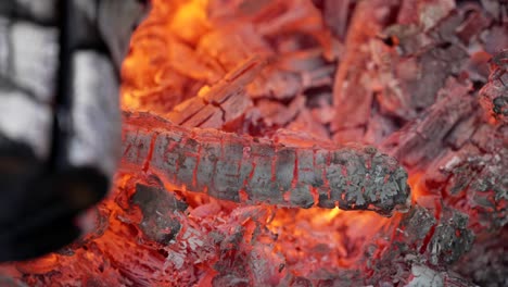 Glowing-Embers-In-Hot-Red-Color---Hot-Embers-Of-Burning-Wood---close-up-shot