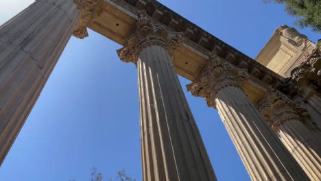 Truck-Shot-of-the-Tall-Columns-at-the-Historical-Landmark-Palace-of-Fine-Arts-in-San-Francisco,-California-on-a-Sunny-Day