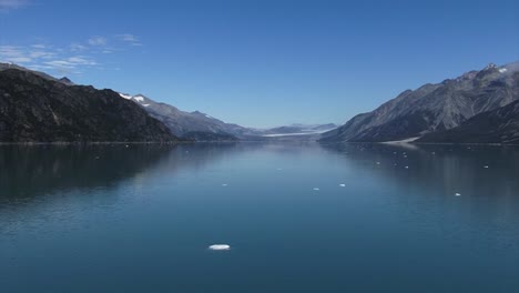 Cruising-thru-Tarr-Inlet-waters,-Glacier-Bay-National-Park-and-Preserve,-Alaska