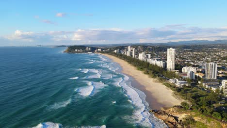 Lookout-Park-at-The-Rocky-Cliff-Along-With-The-Headland-And-Beach-Of-Burleigh-In-Queensland,-Australia